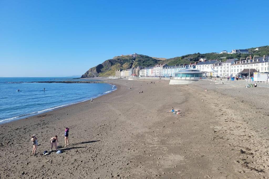 Large 5 Bed Town-Centre Home Close To The Beach, Sleeps 9 Aberystwyth Kültér fotó